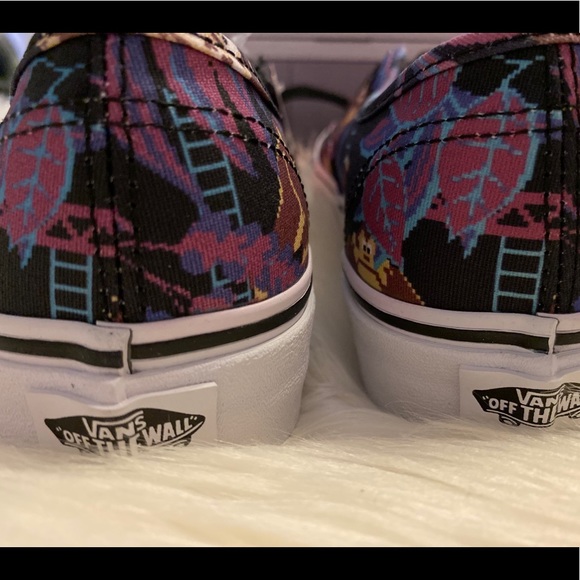 Vans Nintendo Donkey Kong Sneakers - Picture 7 of 9
